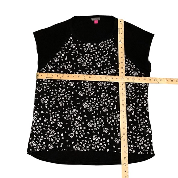 👍 2/$15 Vince Camuto Mixed Media Floral Tee - Picture 5 of 7